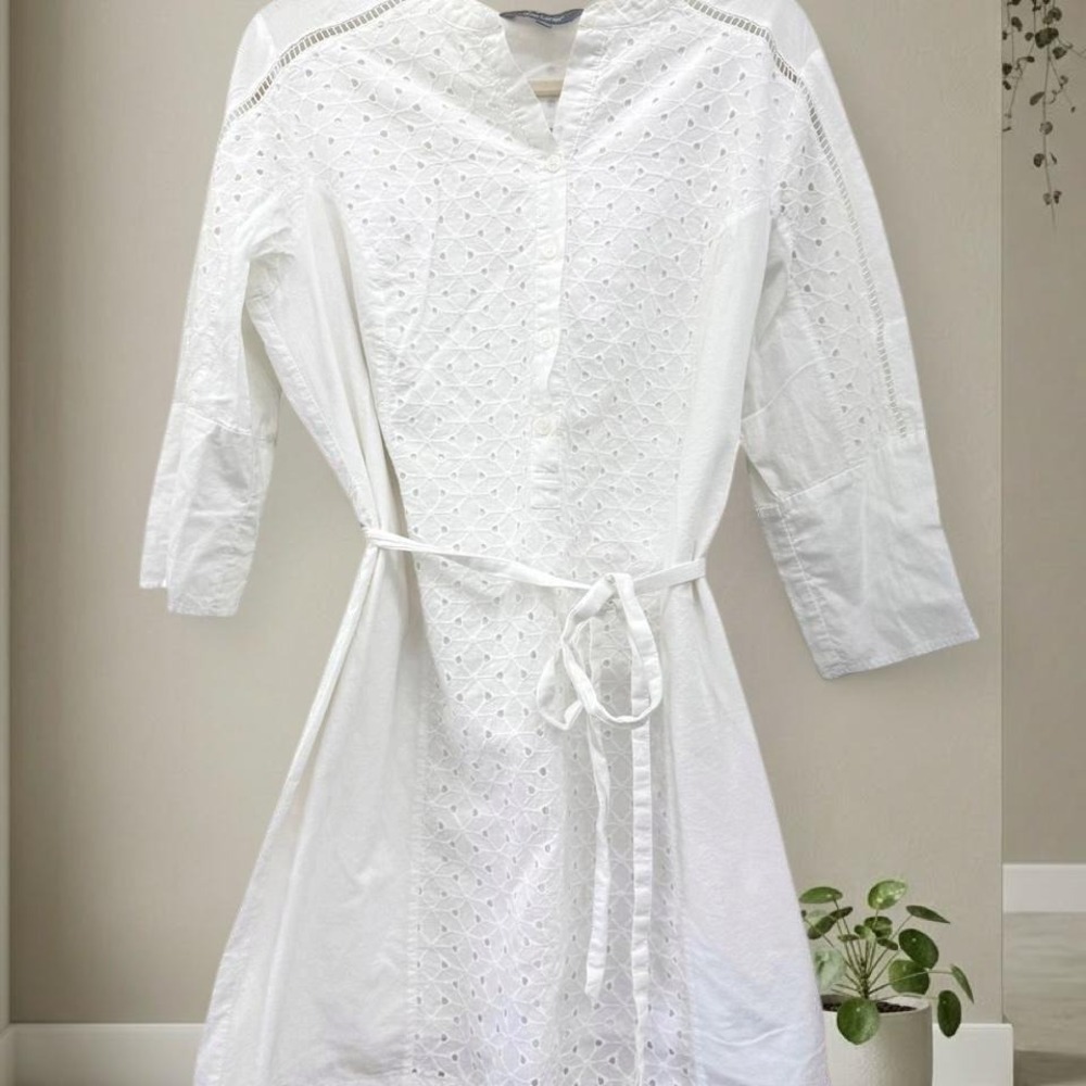 Daisy Fuentes White eyelet button up dress with tie waist. Size: 14